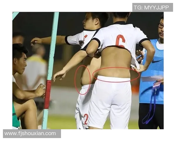 足球明星展示完美腹肌的广告视频引发热议吸引众多粉丝关注与讨论